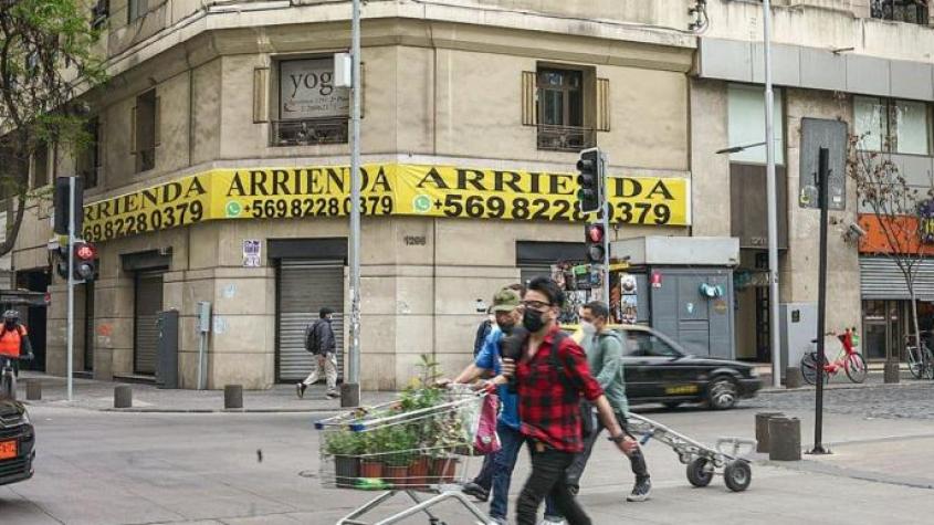 "Se arrienda": El centro de Santiago no logra repuntar y municipio trabaja por recuperar espacios