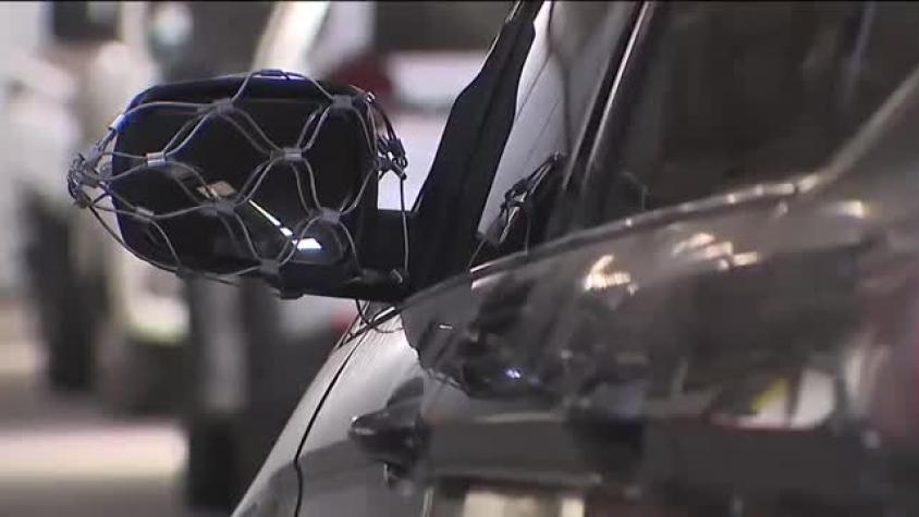 Así roban los espejos de autos: Providencia lidera acciones para combatir este delito