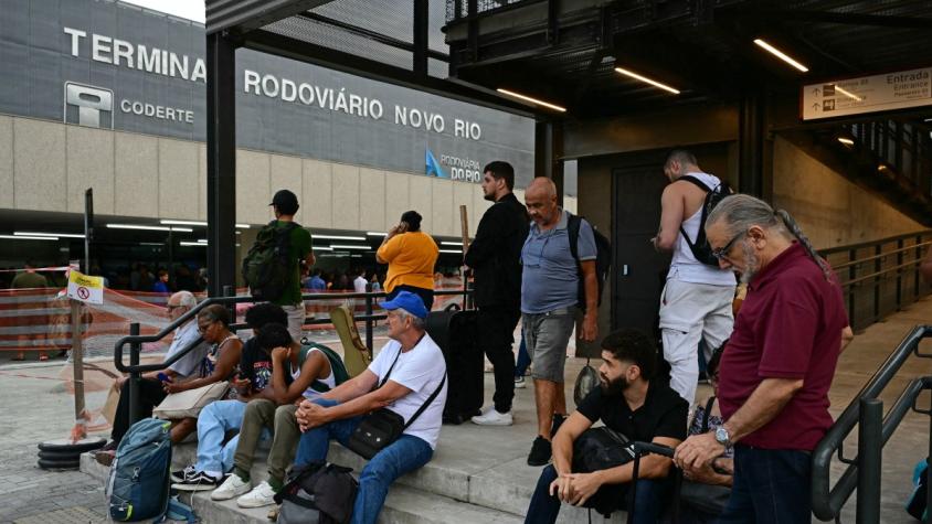 Hombre asaltó bus con pasajeros en Brasil y los tomó de rehenes: Sujeto se entregó después de 3 horas