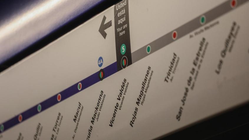 Metro de Santiago suspende servicio en toda la Línea 4 por falla técnica