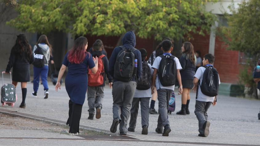 Detienen a estudiante que amenazó a alumna con arma de fogueo en colegio de Arica