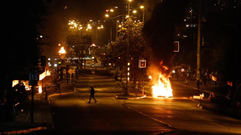 Día del Joven Combatiente: Se registran barricadas en distintos sectores de Santiago