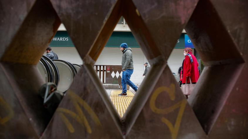 ¿Camino al trabajo? Metro inició su jornada sin detención ni combinación en la estación Universidad de Chile