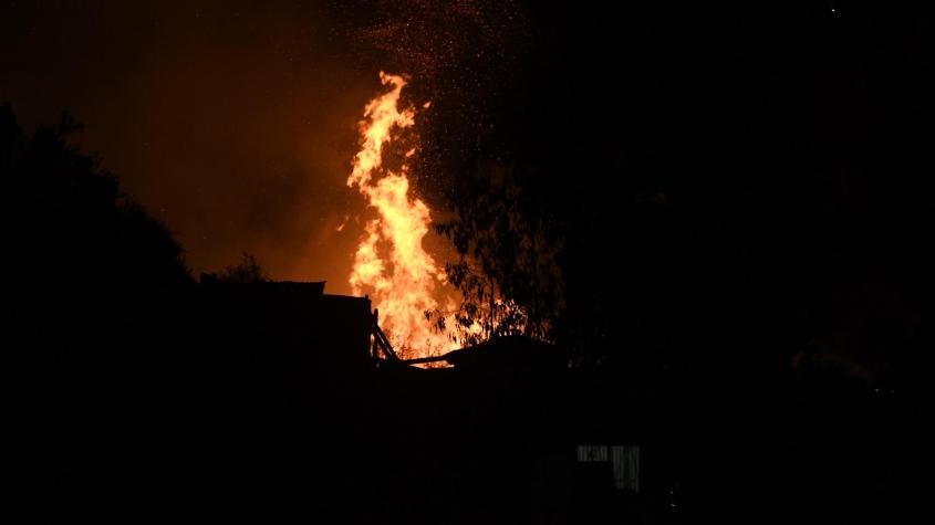 Incendios en Valparaíso: Alcalde Sharp aseguró que emergencia está "en proceso de control"
