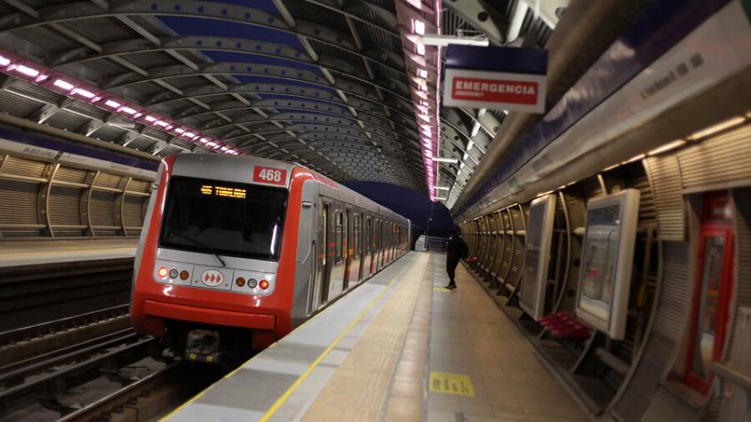 Metro de Santiago informó suspensión de ruta expresa en parte de la Línea 4