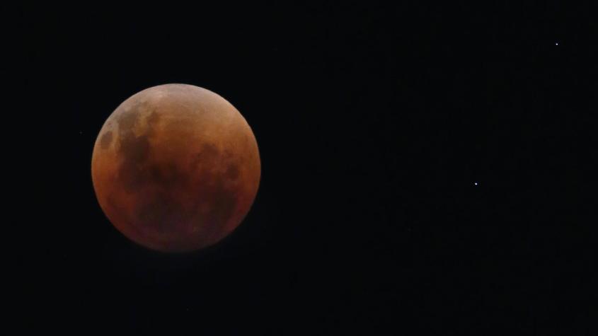 ¿Qué es un eclipse lunar penumbral y cuándo se verá en Chile?