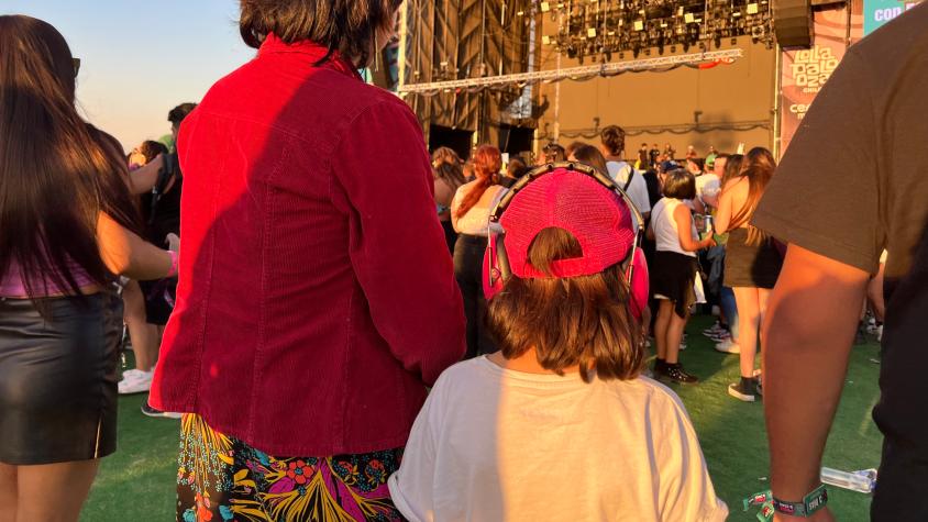 Asistir al Lollapalooza 2024 con hipersensibilidad auditiva: La experiencia de Elizabeth y su hija