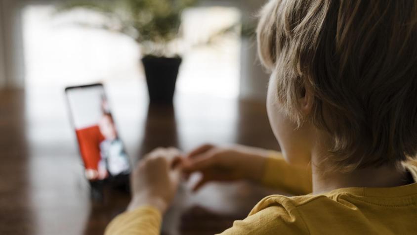 Inglaterra: Niño de 11 años muere tras hacer reto viral de TikTok 