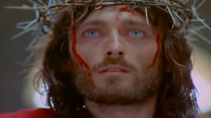 A 47 años del estreno: Así luce hoy el actor de "Jesús de Nazaret", Robert Powell (cerca de cumplir 80)