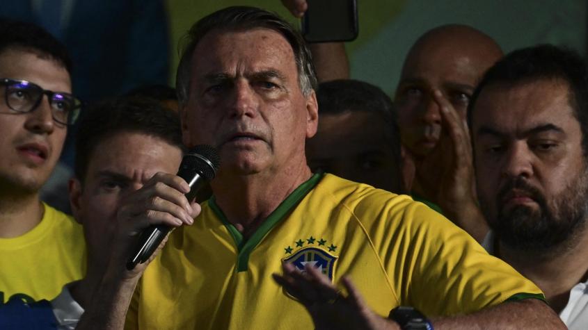 Policía brasileña recomienda inculpar a Bolsonaro: lo acusan de falsificar registros de vacunación contra COVID-19