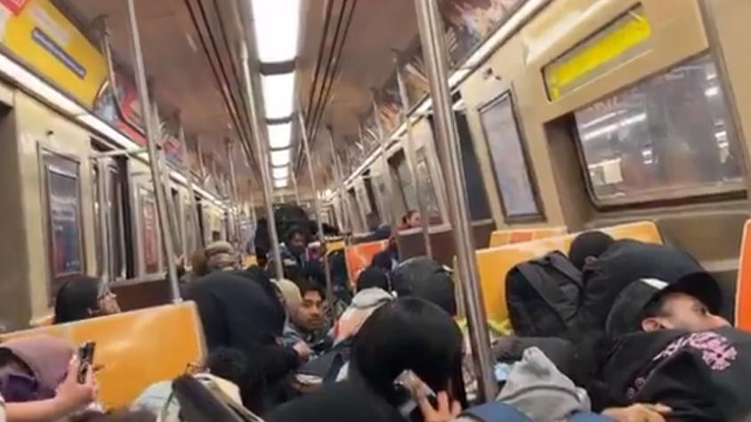 Minutos de terror en Metro de Nueva York: pasajeros registran tiroteo que terminó con sujeto baleado en la cabeza