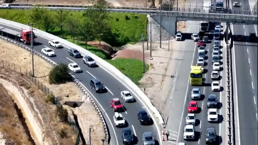 Masiva salida por Semana Santa: 412 mil autos dejan Santiago