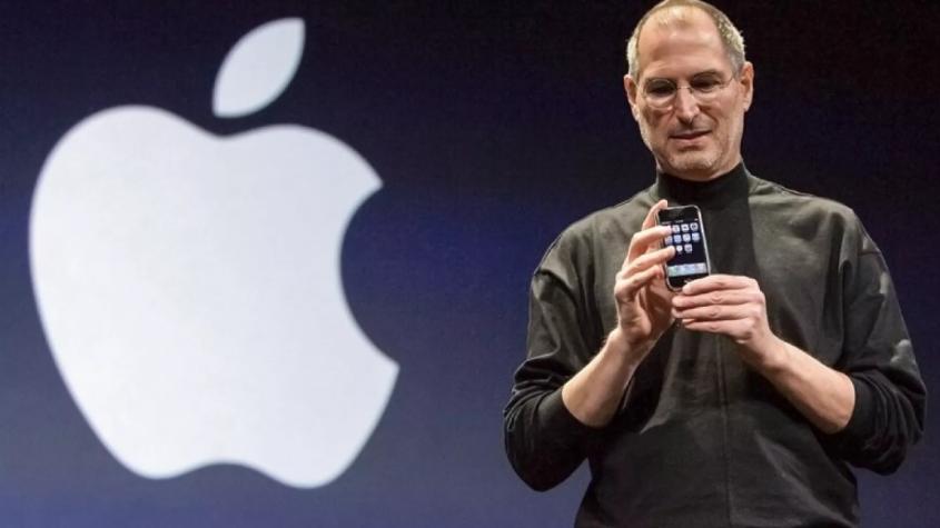 Subastan tarjeta de presentación de Steve Jobs, con su firma, por más de 47 mil dólares