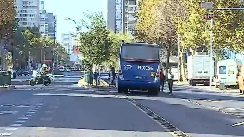 Escolar de 14 años murió atropellada por bus del transporte público en el centro de Santiago