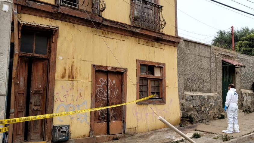 Adulta mayor es apuñalada hasta la muerte en Valparaíso: PDI investiga el homicidio