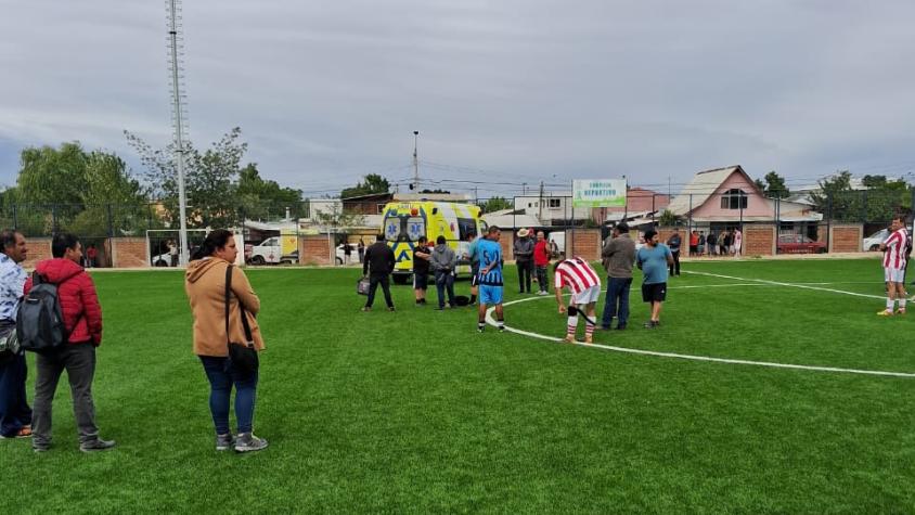 Futbolista amateur muere tras desmayarse mientras jugaba partido en Talca