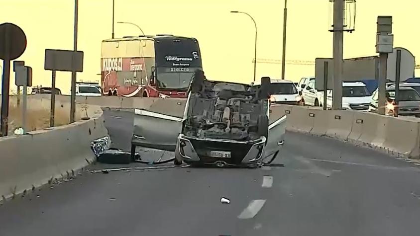 Hombre muere tras volcar su auto en General Velásquez: de copiloto iba una mujer embarazada