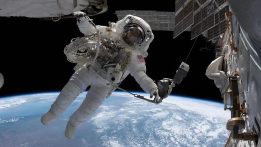 ¿Qué pasaría si un astronauta se expone al espacio sin su traje espacial?