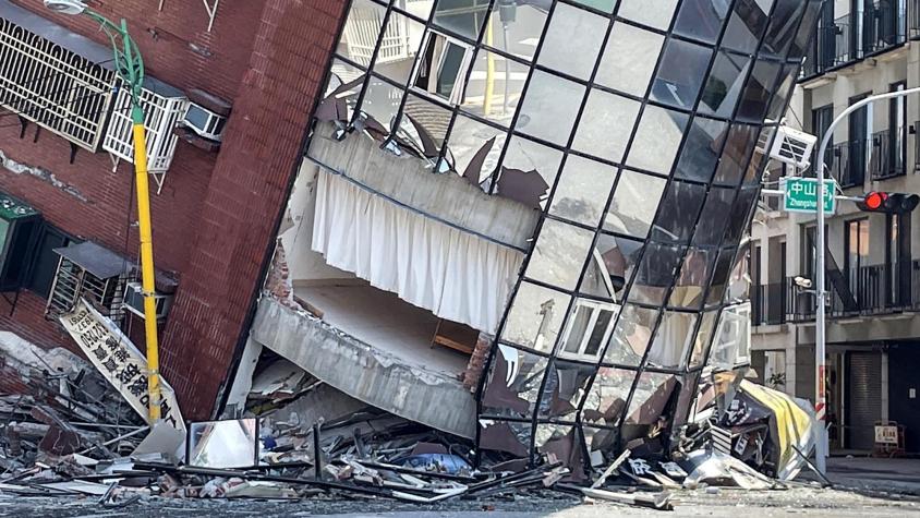 Edificios colapsados y rescate de heridos: Las impactantes imágenes del terremoto en Taiwán