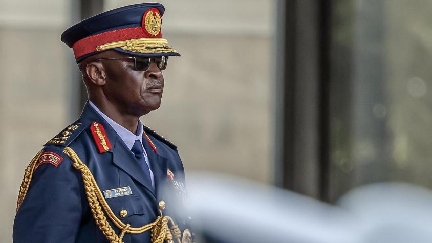 Jefe de FFAA de Kenia y otros 9 oficiales mueren al estrellarse su helicóptero