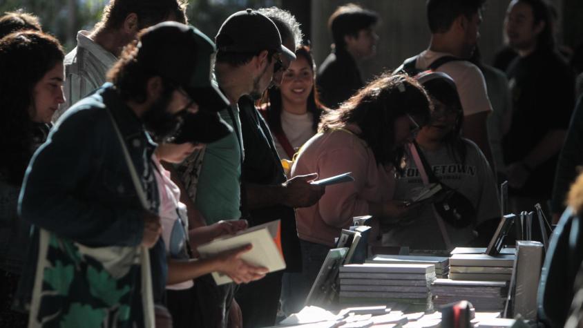 Día del Libro: Más de mil ejemplares se regalarán en la Casa Central de la Universidad de Chile