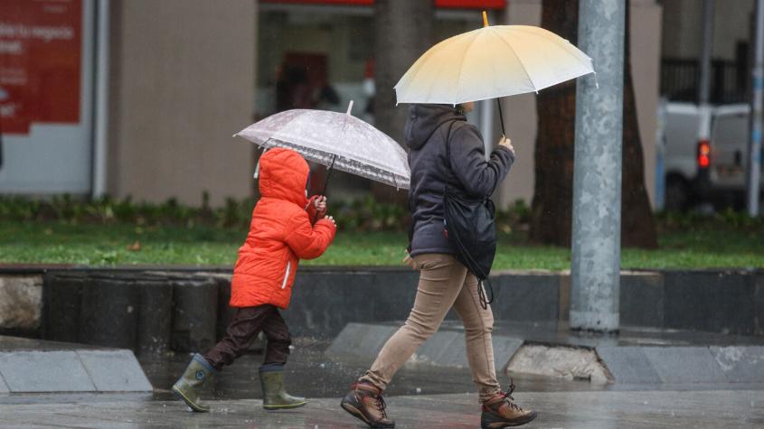 Lluvia en Santiago: ¿Hasta qué hora precipitará en la capital este lunes?