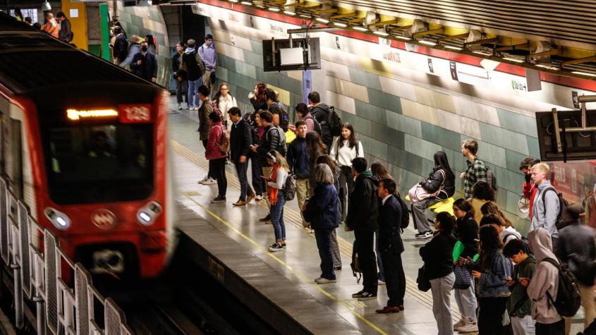 Metro permitirá ingreso a inspectores municipales en estaciones de Las Condes para combatir comercio ambulante