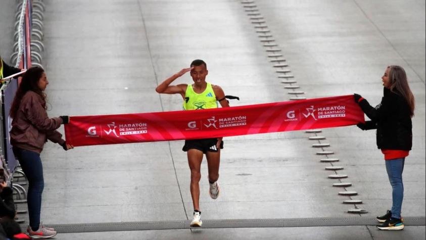 Sargento de Carabineros fue el primer chileno en llegar a la meta en la Maratón de Santiago