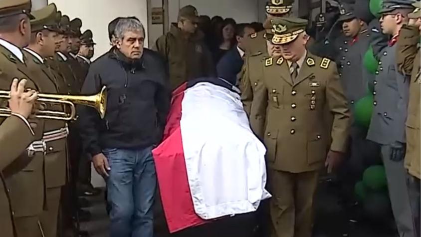 VIDEO | Así fue la emotiva despedida de los carabineros a uno de los mártires de Cañete
