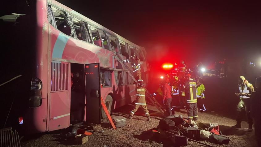 40 lesionados y 2 fallecidos de momento: Bus volcó en ruta Paso Jama - San Pedro de Atacama