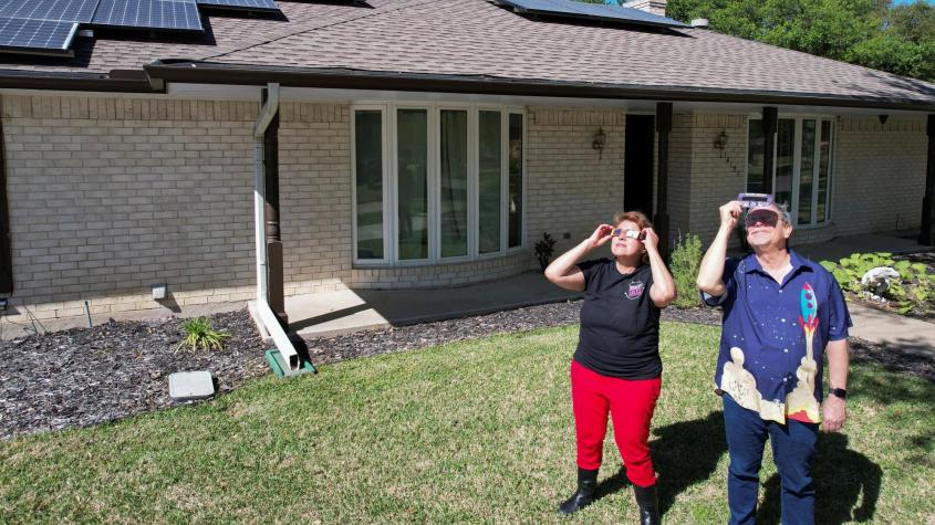 La mujer de Texas que mide su vida en eclipses y está a punto de "cumplir" 21 años