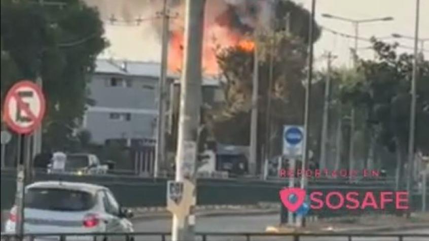 Gran incendio se registra en fábrica en Pedro Aguirre Cerda: Habría peligro de propagación