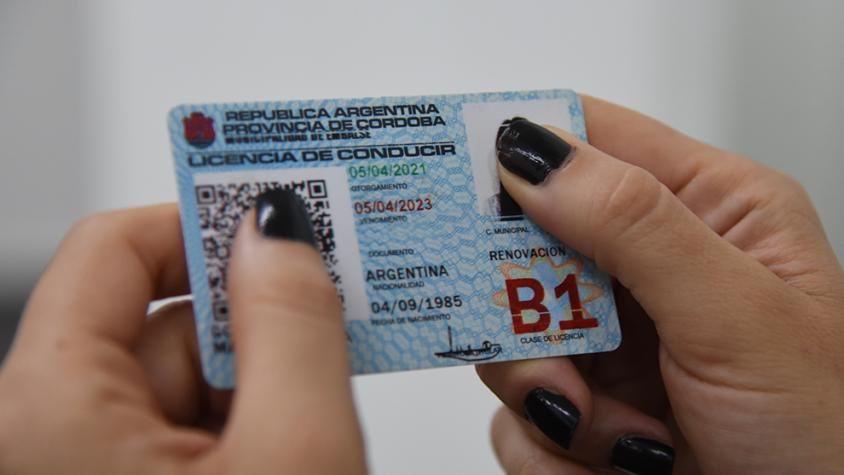 Roban base de datos de licencias de conducir en Argentina: difundieron documento de presidente Milei