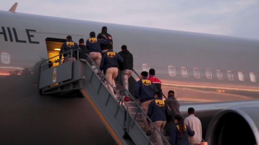 Migraciones concreta nuevo vuelo chárter de expulsiones con 53 personas con destino a Bolivia, Ecuador y Colombia