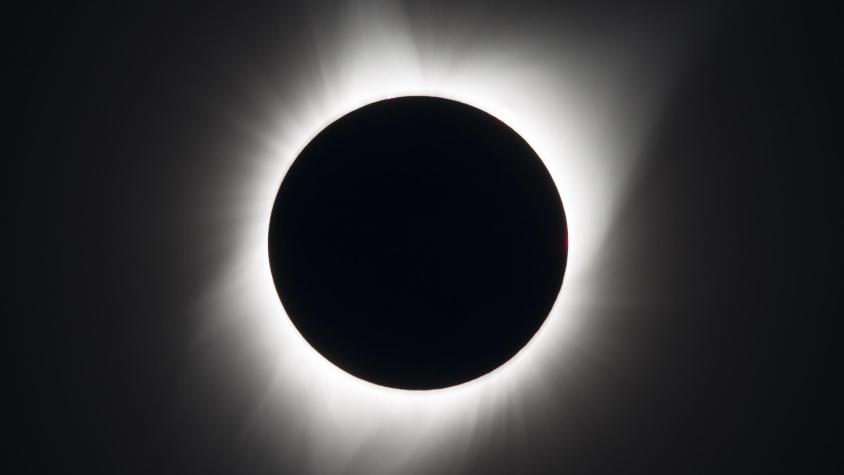 Esto es lo que pasa si buscas "eclipse solar total" en Google