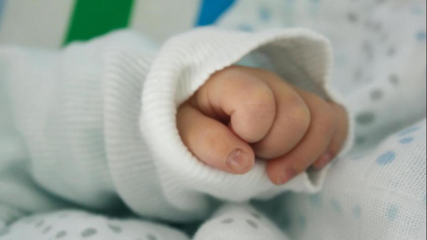 Bebé declarada muerta despertó en su velorio: ¿Cuál es la explicación médica?
