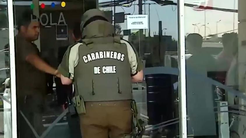 Atraco a un banco en Conchalí: Asaltante le habría quitado el arma al vigilante
