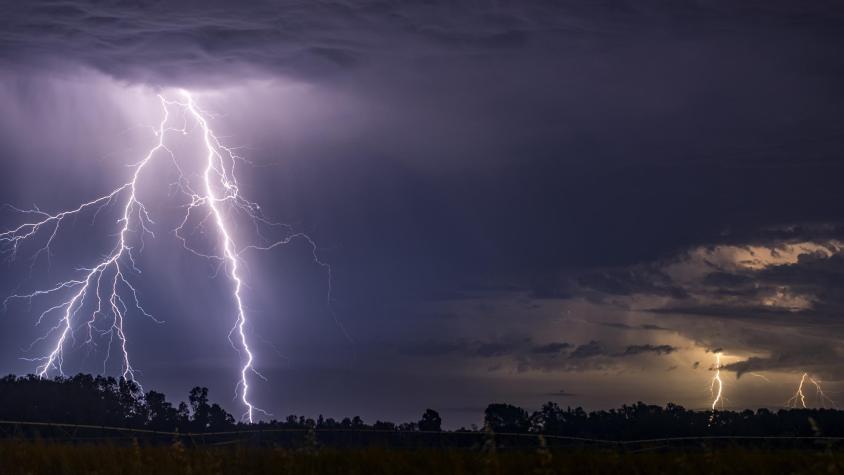 Emiten aviso por probables tormentas eléctricas en ocho regiones  