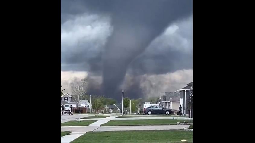 Al menos cinco muertos por decenas de tornados en el centro de EEUU