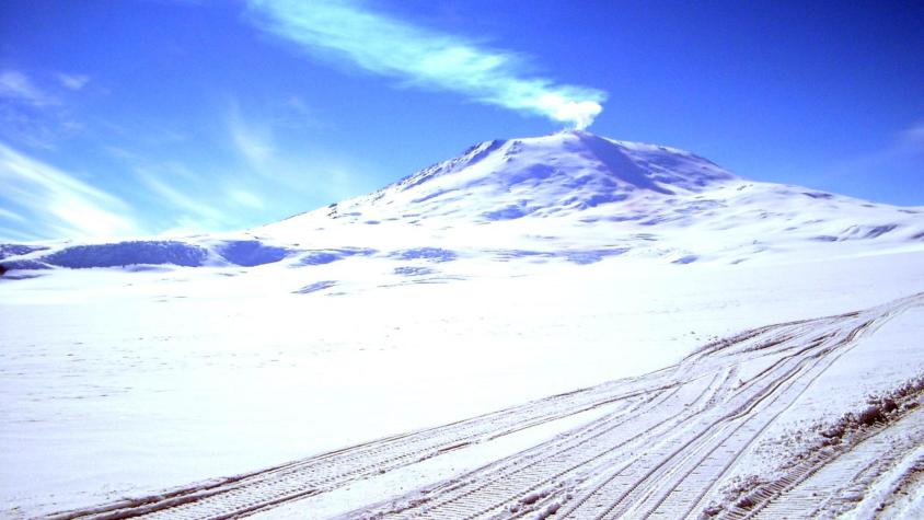 Esta es la razón por la cual un volcán en la Antártida expulsa oro en polvo