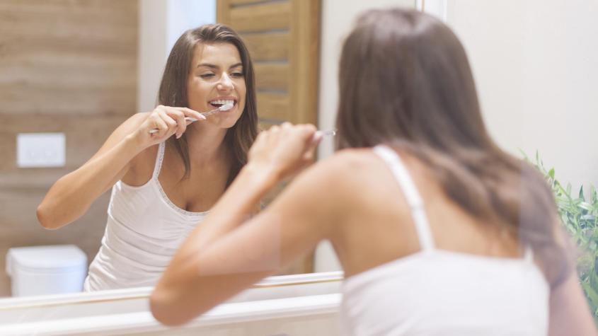 Esta es la razón por la que no debes cepillarte los dientes justo después de comer