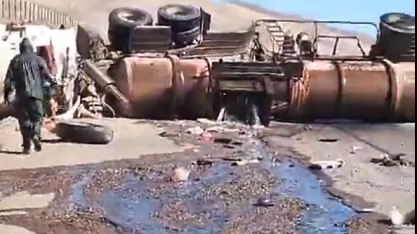 Muere el conductor del camión de ácido sulfúrico que volcó en Antofagasta