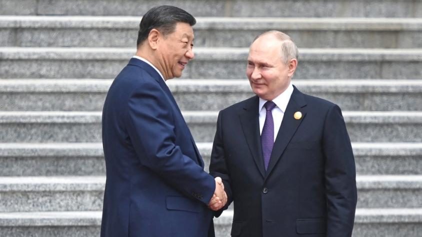 Xi recibe a Putin y elogia una relación "propicia a la paz" mundial