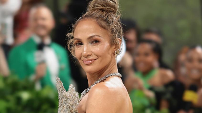 Jennifer Lopez denunció que usuarios usaron IA en sus fotos para mostrarla con 'arrugas'