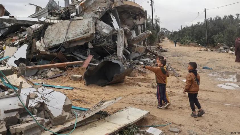 Israel negociará alto el fuego mientras bombardea Rafah