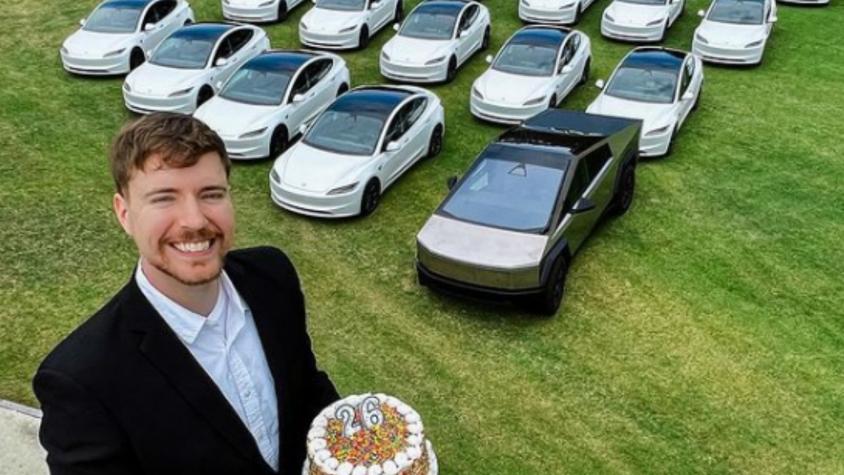 Chileno ganó uno de los 26 autos Tesla que MrBeast sorteó por su cumpleaños