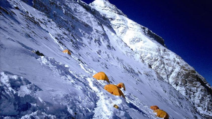 ¿Qué es el "desnudo paradójico"? Montañista muere en el Everest al desnudarse y no querer recibir oxígeno
