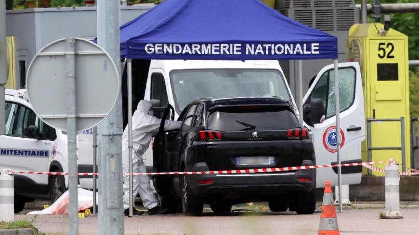 Reo se fugó en Francia tras asalto a furgón penitenciario: Ataque dejó al menos 2 gendarmes muertos