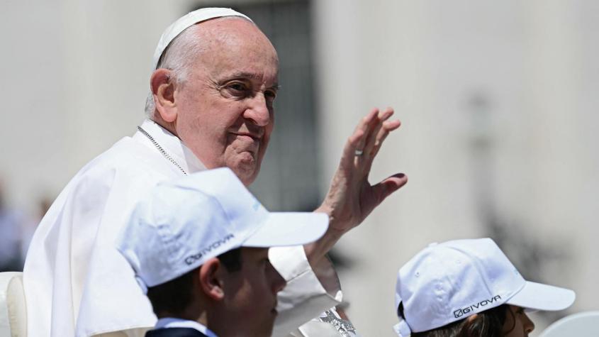 Papa Francisco se disculpa por decir que hay "mariconería" en seminarios