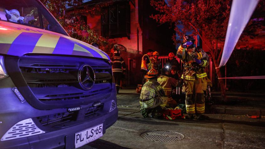 Era una fábrica de ataúdes: incendio dejó dos lesionados en Quinta Normal 